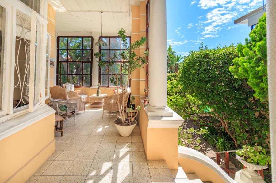 6 Bedroom Property for Sale in Fresnaye Western Cape